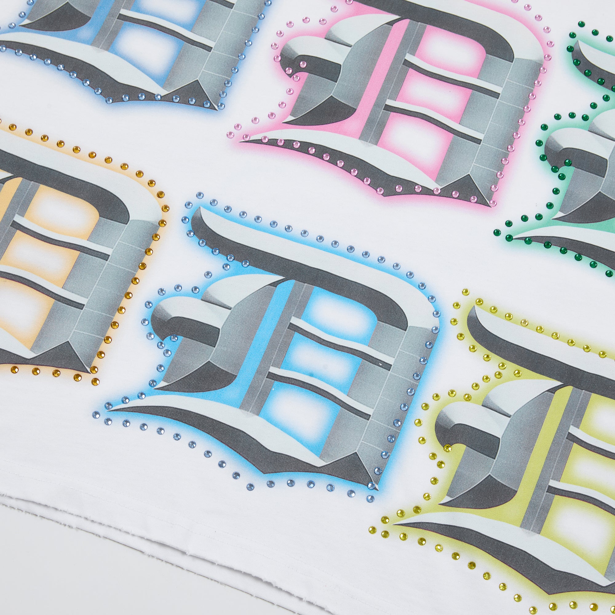 DUAA Multicolor 3D Letter Raglan Short Sleeve Tee