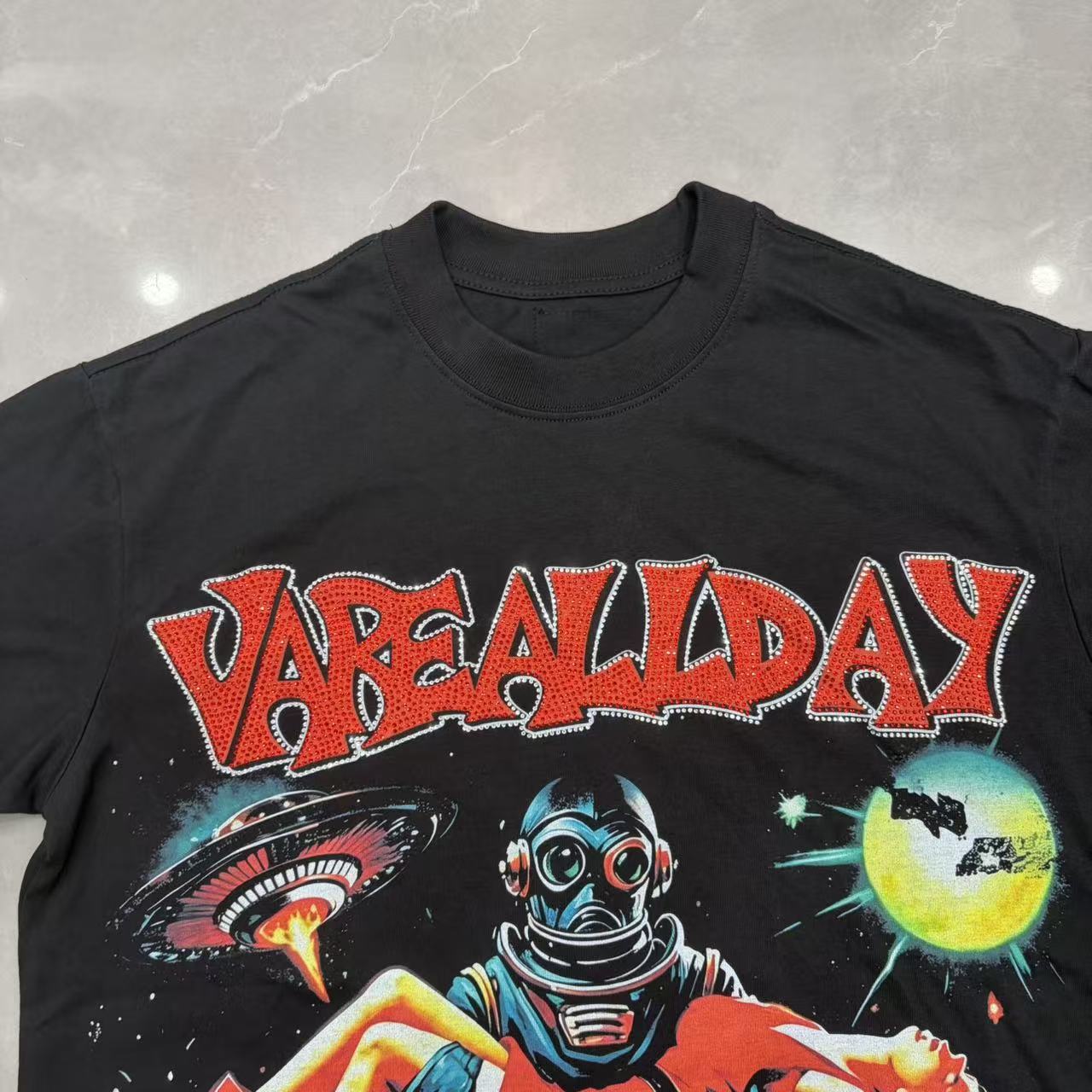 Vareallday Retro Sci‑Fi Alien Horror Graphic T‑Shirt